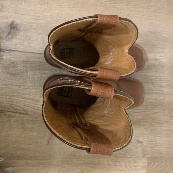 Caborca Silver square toe brown cowboy boots.Size 6 - Picture 10 of 12